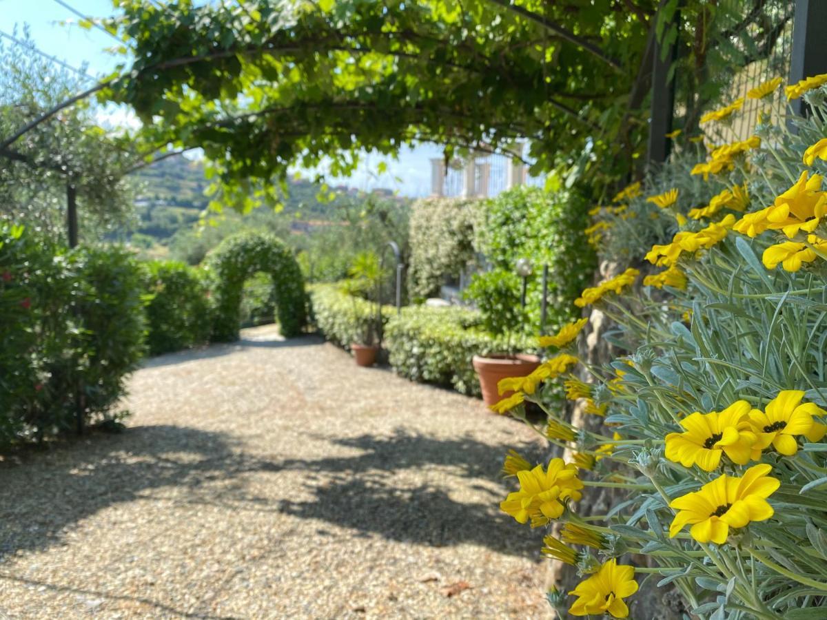 Residenza Costarossa Apartment Imperia Exterior foto